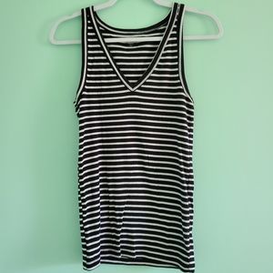 Old Navy Slim Fit Tank Medium